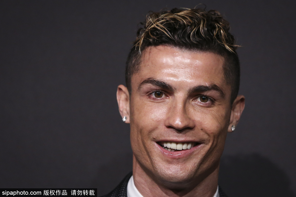 是一位年轻 是一位年轻