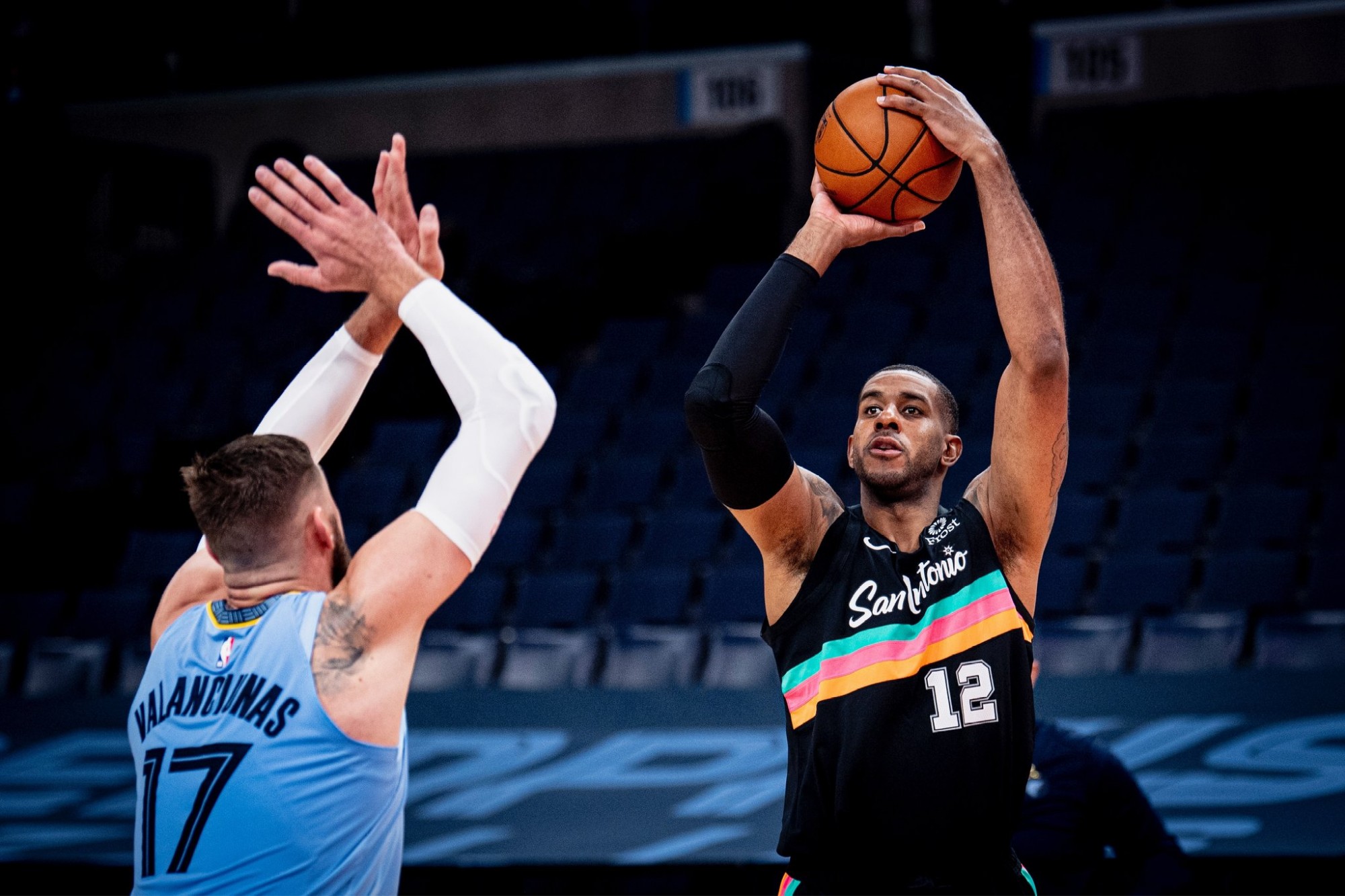 中锋外援塔 中锋外援塔