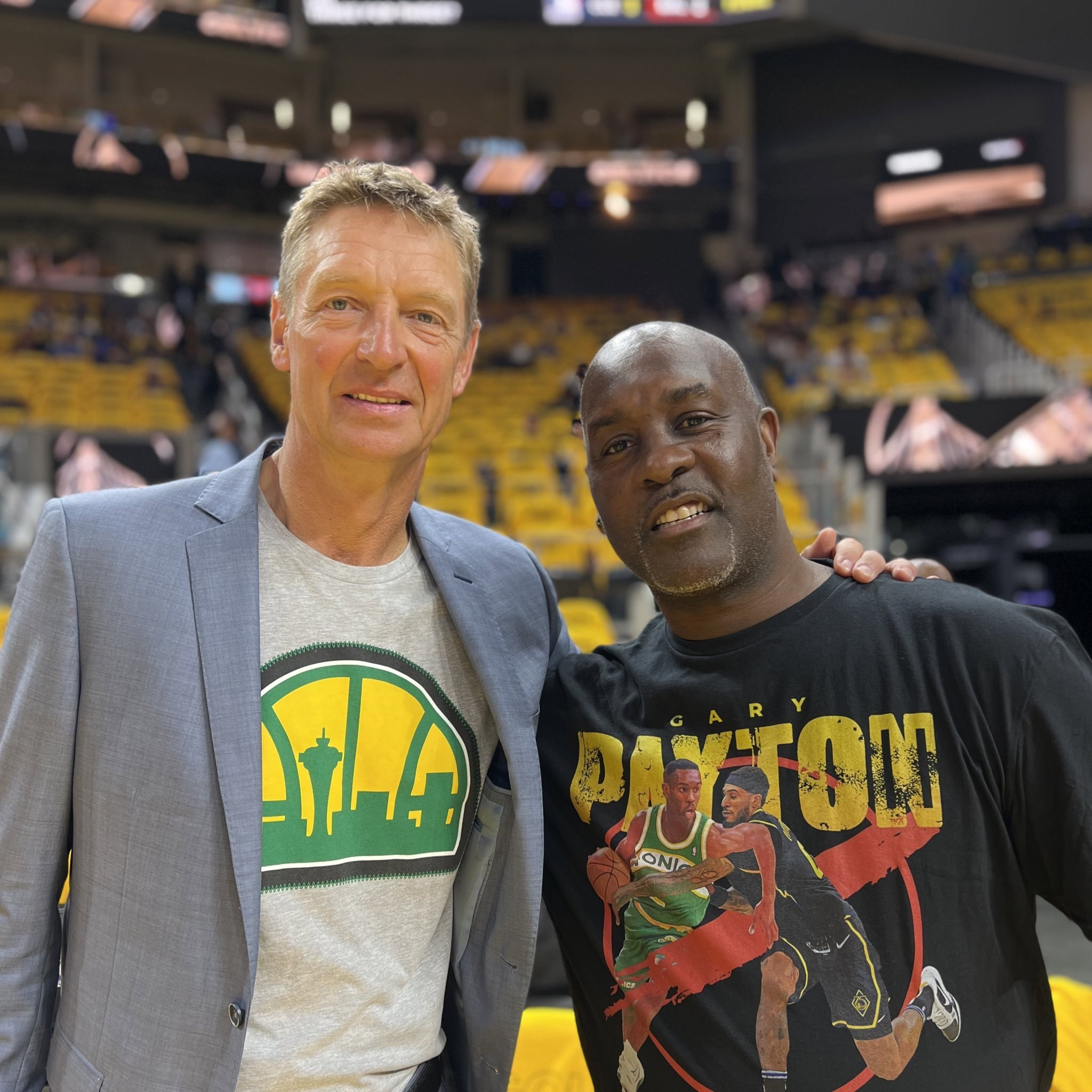 不是因为她 不是因为她